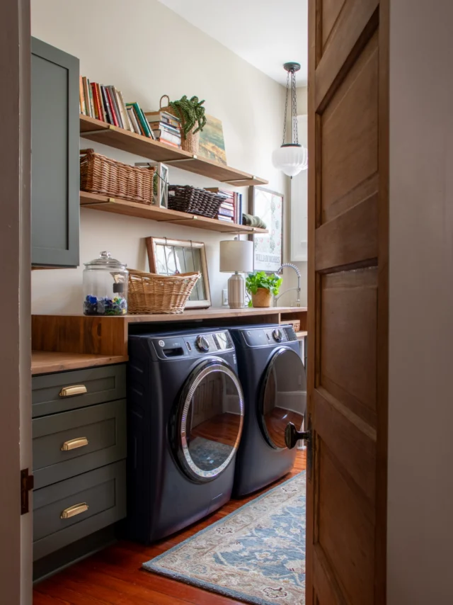 Because if you have to do laundry, might as well make it pretty and functional. 

A little sneak peek of this light filled laundry room ✨